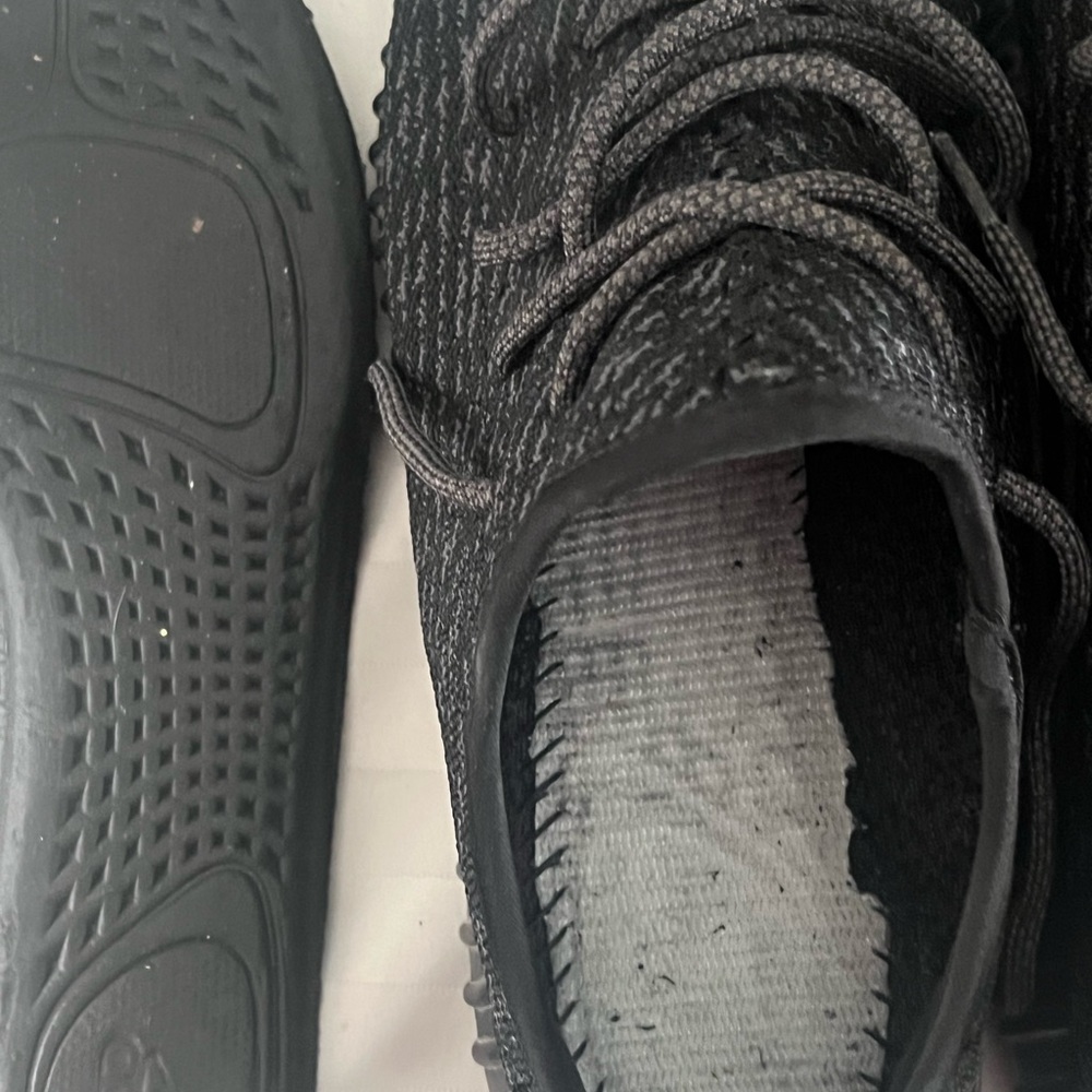 YEEZY BOOST 350 'PIRATE BLACK' 2023 - Men’s 11 - Picture 8 of 8